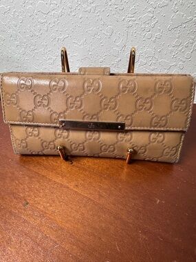 Auth GUCCI Guccissima W
Hook Bi-Fold Long Wallet Brown and Metallic Leather